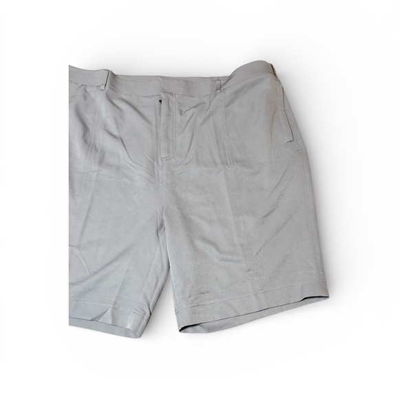 32 Degrees Women’s Shorts Size 20 Stretchy Quick Silver Color Flat Front Golf - Picture 4 of 9